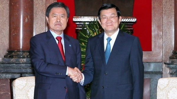  Busan Mayor Hur Nam Sik and President Truong Tan Sang