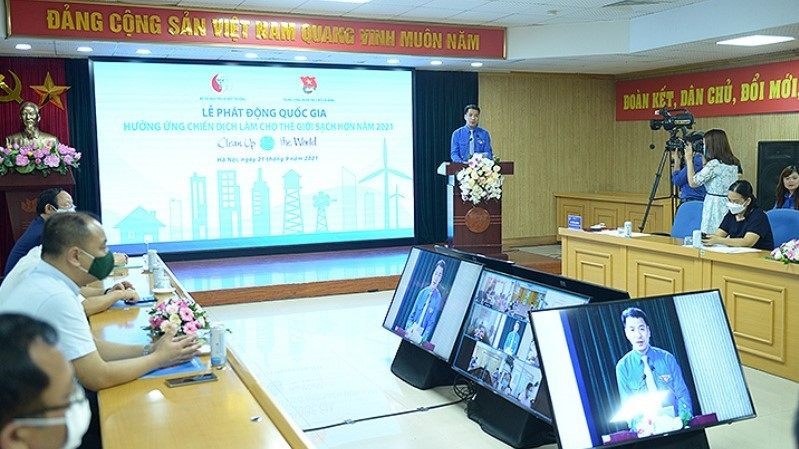 The launching ceremony of the "Clean up the World" campaign