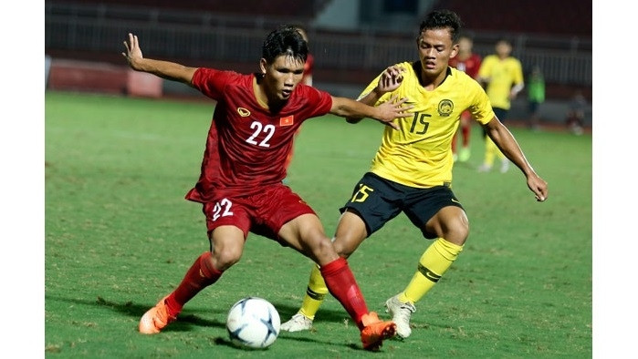 Vietnam (in red) kickstart the AFF U18 Championship campaign on home-turf with a precious 1-0 win over defending champions Malaysia on August 7, 2019. (Photo: Vietnam Football Federation)