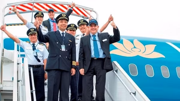 Boeing, Vietnam Airlines sign pilot-training agreement