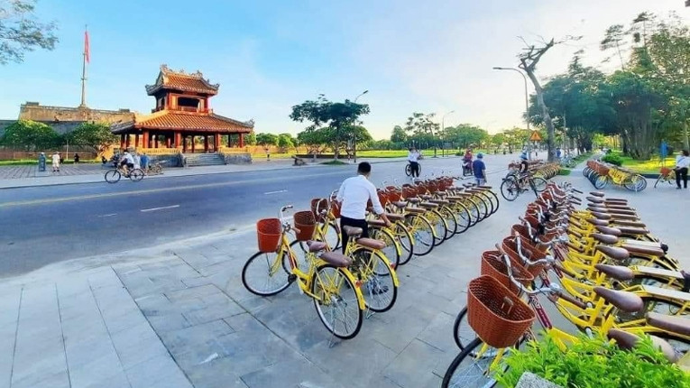 A bike station near Nghinh Luong Dinh Pavilion.