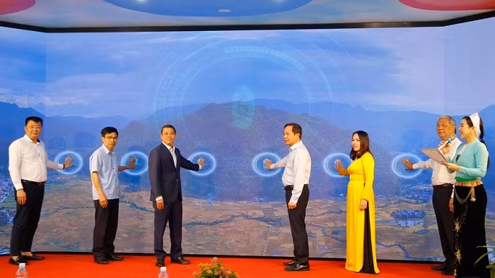 Delegates at the launch ceremony (Photo: hanoimoi.com.vn)