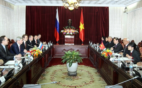 Earlier on December 23, First Vice President of the State Duma Ivan Ivanovich Melnikov talked with NA Vice Chairman Uong Chu Luu in Hanoi (Source: VNA)