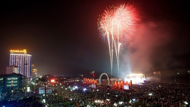 Cua Lo Tourism Festival 2018 opens with vibrant fireworks. (Photo: baonghean.vn)