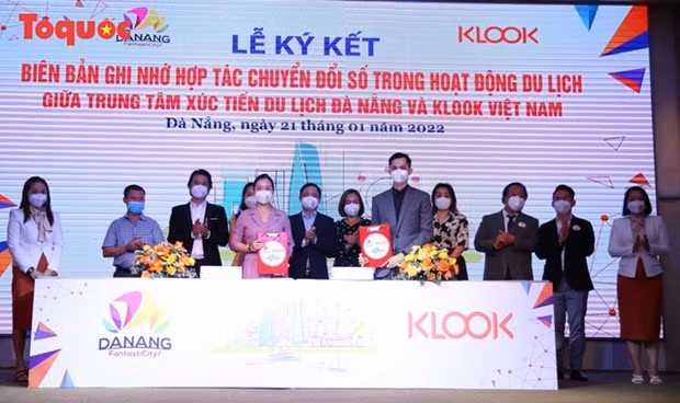 At the signing ceremony (Photo: VNA)