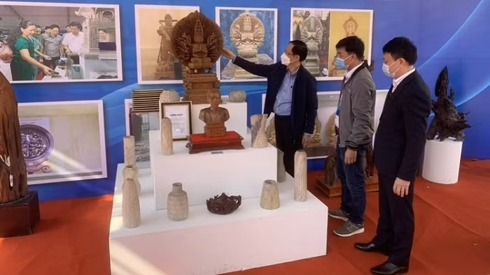 Visitors at the programme (Photo: langngheviet.com.vn)