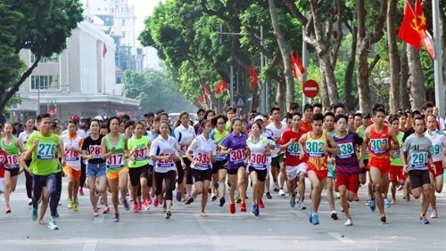 Runners at the 44th Hanoi Moi Newspaper Run for Peace (Photo: hanoimoi.com.vn)