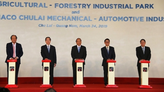 PM Nguyen Xuan Phuc (C) at the ground breaking ceremony for Chu Lai agro-forestry industrial park. (Photo: NDO/Tan Nguyen)