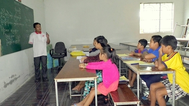 Ethnic minority children join Khmer language class at new Tra Tim Pagoda, Dai Tan commune, My Xuyen district, Soc Trang province. (Credit: NDO)