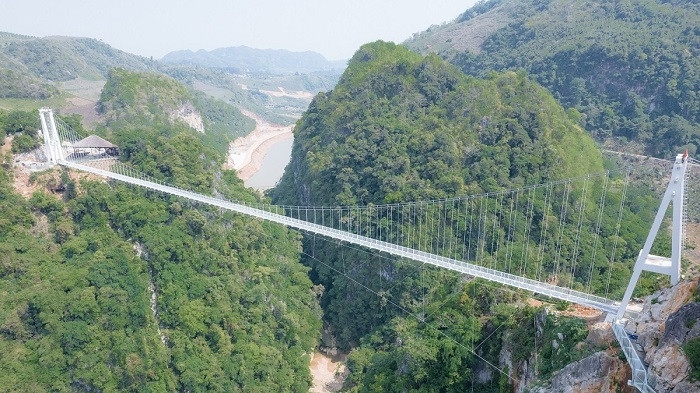 Bach Long glass bride: A white dragon bends along Muong Sang Mountain (Photo: VnExpress)