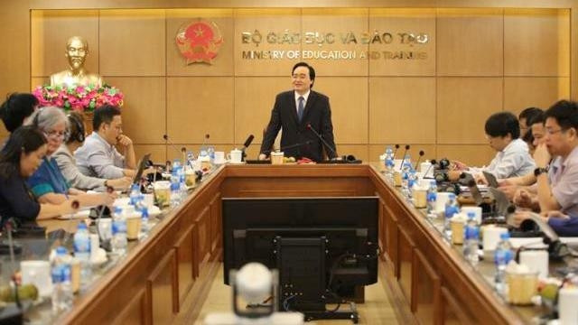 Minister of Education and Training Phung Xuan Nha briefs the guests on the National Education Development Strategic Plan 2011-2030 