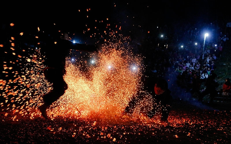 According to the Pa Then people's concept, fire is considered as a supreme god, who is believed to bring good luck and prosperity.