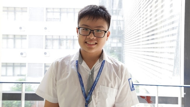 Nguyen Hoang Tung Lam of the Hanoi–Amsterdam High School for the Gifted, the only tenth-grader in this year’s competition, won the first prize in mathematics.