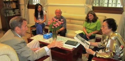 Left-wing American friends visit Vietnam