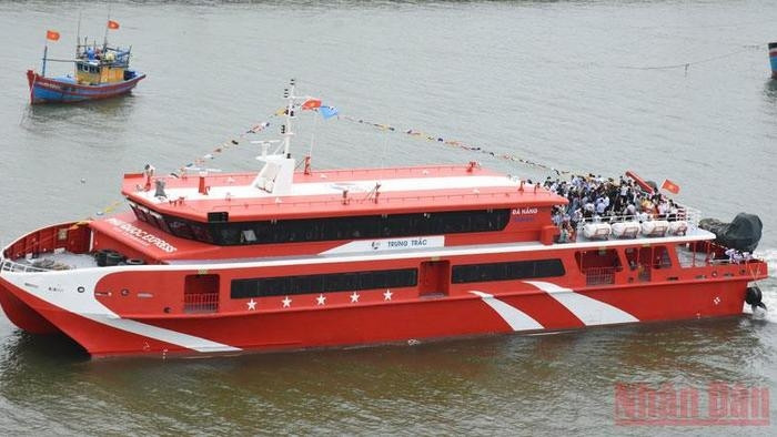The Da Nang - Ly Son ferry service was officially launched. (Photo: NDO)