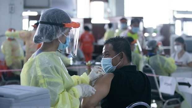 Vaccination in Vientiane, Laos. (Photo: Xinhua/VNA)