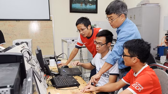 Social demand for science and technology human resources has been increasing. (Photo: NDO)