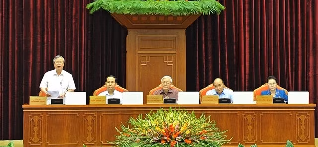 At the fourth working day of the 7th plenary session on May 10