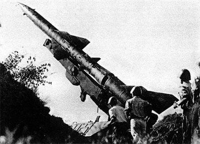 The events praise the resolute fighting spirit of Hanoi’s people and army during the battle