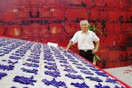Artisan Pham Xuan Hoa beside his ceramic ‘Binh Ngo Dai Cao’