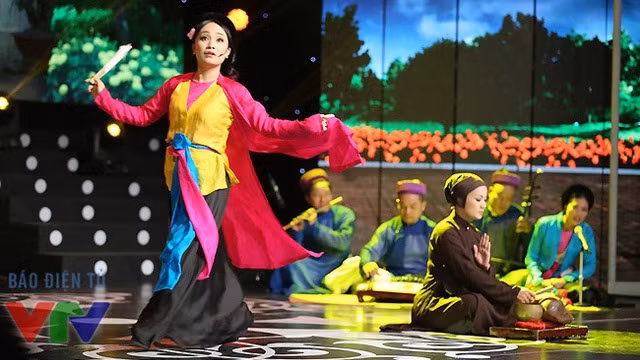 Meritorious Artist Nguyen Thu Huyen performing the role of Thi Mau in a classic cheo play ‘Quan am Thi Kinh’ (Photo: VTV)