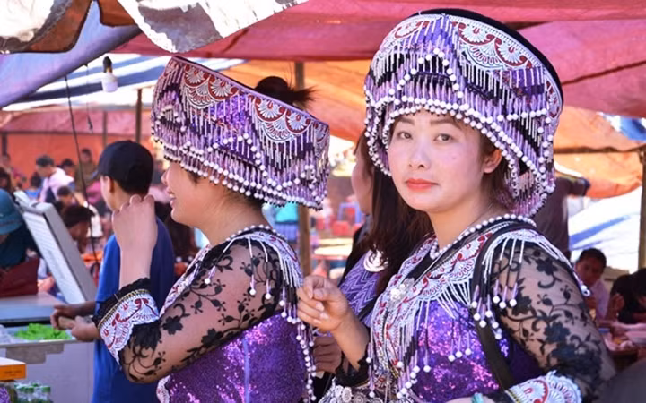 Mong ethnic people enjoy Say San Festival 