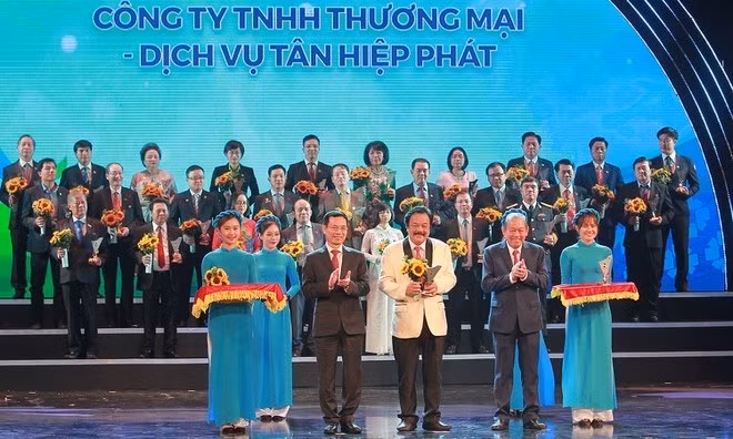 Tan Hiep Phat Beverage Group honoured as Vietnam National Brand 2020. (Photo: anninhthudo.vn)