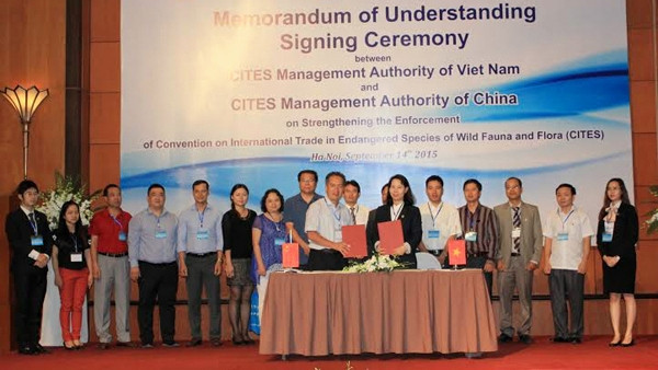 Vietnam and China’s CITES Management Authorities sign the MoU in Hanoi on Monday with an aim to strengthen the enforcement of CITES in both countries.