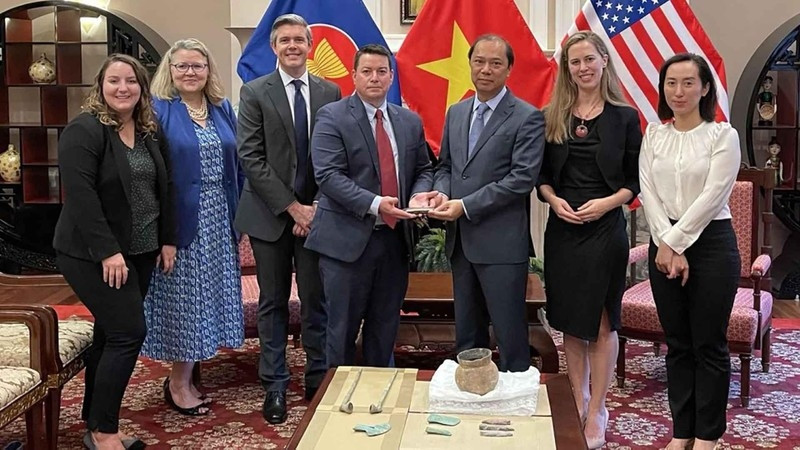 FBI hands over illegally-acquired cultural artefacts to Vietnam