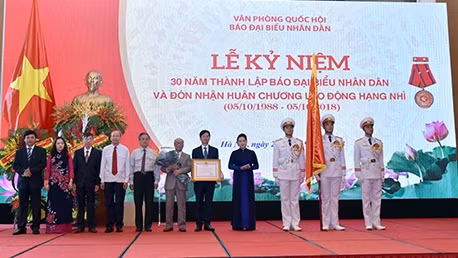 The Newspaper is honoured with the Labour Order (second class) for its achievements. (Photo: daibieunhandan.vn)