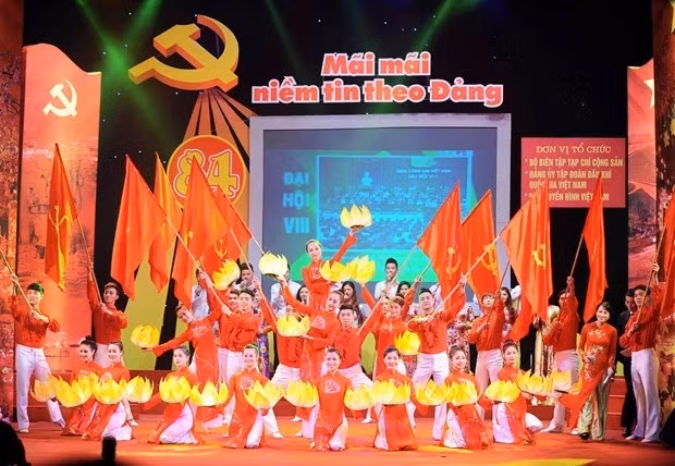 Assorted art programmes greet Party and new spring (Photo: VNA)