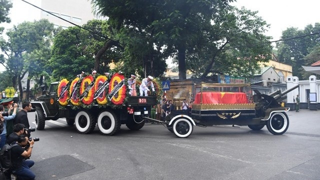 The flag-draped coffin of President Tran Dai Quang is being transported to his home province of Ninh Binh. (Photo: Duy Linh)