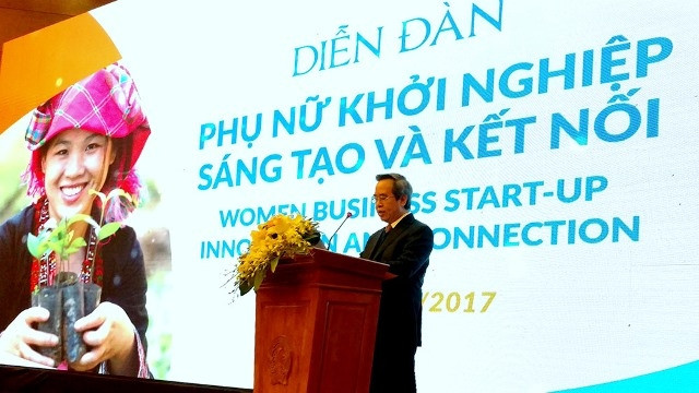 Politburo member and Head of the Party Central Committee's Economic Commission Nguyen Van Binh addresses the forum. (Credit: qdnd.vn)