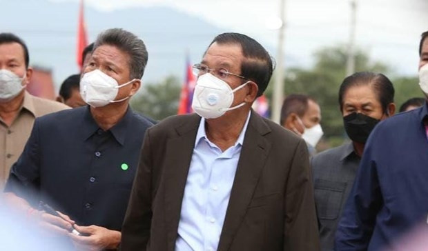 Cambodian Prime Minister Hun Sen (C) (Photo: khmertimeskh.com/ VNA)