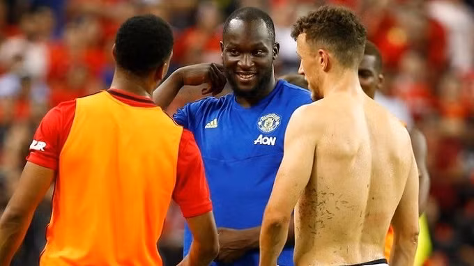 Romelu Lukaku (C) joins Inter for a fee reported to be around 80 million euros. (Reuters)