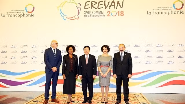 Deputy Prime Minister and Foreign Minister Pham Binh Minh (C) with delegates at the 17th Francophonie Summit that opened in Yerevan, Armenia on October 11. (Photo: VTV)