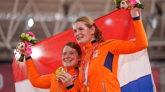 Gold Medallist Larissa Klaassen (pilot Imke Brommer) at the Medal Ceremony for the Track Cycling Women's B 1000m Time Trial at the Izu Velodrome, Tokyo, August 26, 2021. (Photo: Olympic Information Services)