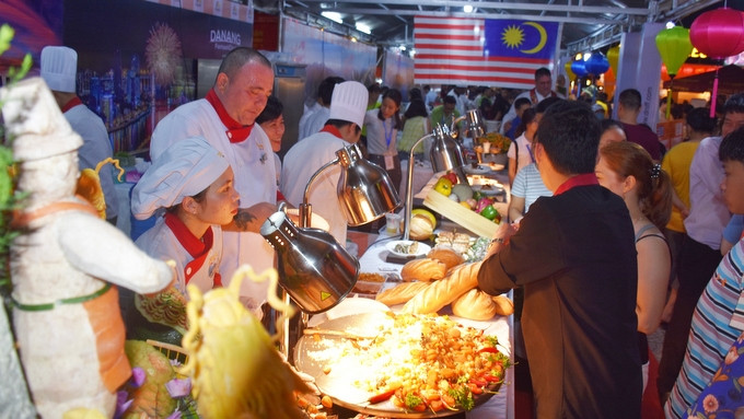 The festival attracts numerous visitors. (Photo: NDO)