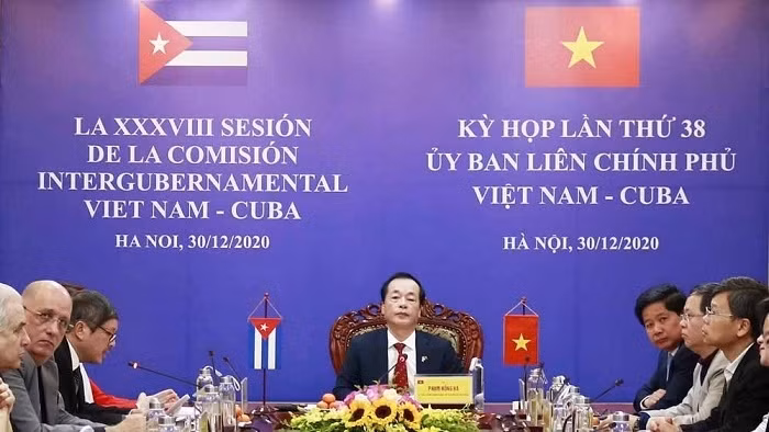 Minister of Construction Pham Hong Ha speaks at the event (Photo: baoxaydung.com.vn) 