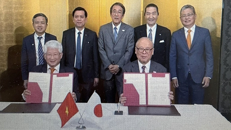 At the signing ceremony for the MoC. (Photo: Dolab)