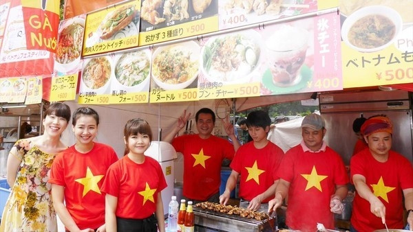 A booth featuring Vietnamese food