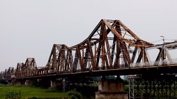 Long Bien bridge