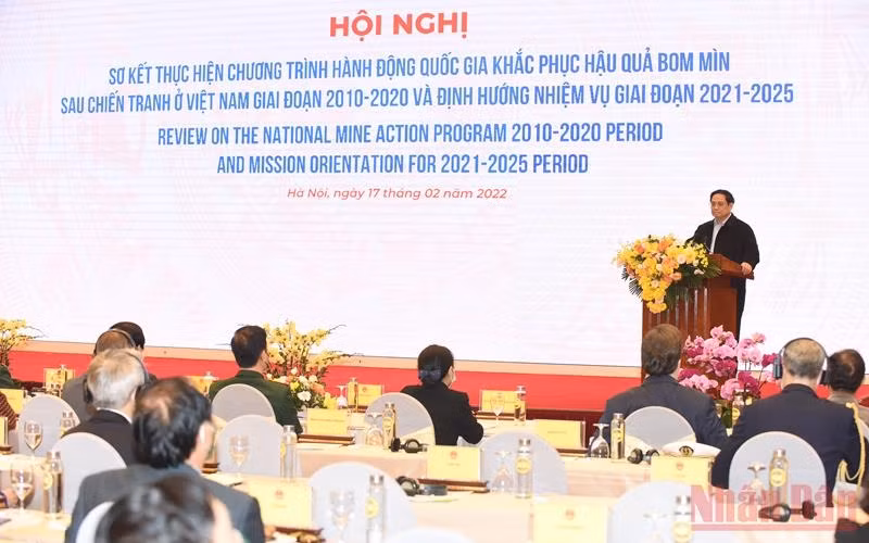 PM Pham Minh Chinh speaks at the conference.