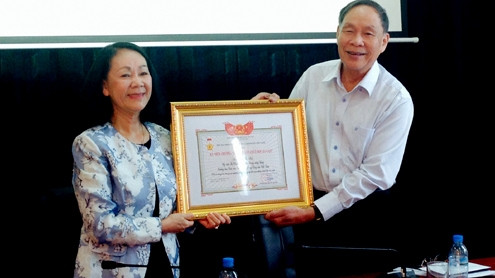 Politburo member and Head of the Party Central Committee’s Commission for Mass Mobilisation Truong Thi Mai works with VAVA on May 17. (Credit: hanoimoi.com.vn)