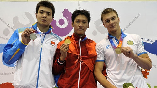 Swimmer Hoang Quy Phuoc (in the middle) wins men’s 100m freestyle gold. (Credit: AIMAG2013)