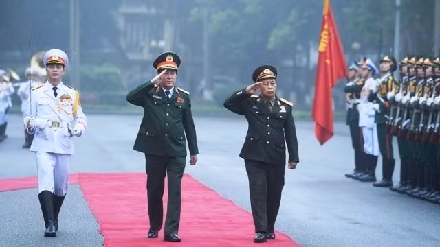 Gen. Luong Cuong, Standing Member of the Central Military Commission and Director of the Vietnam People’s Army (VPA) General Department of Politics, and Lieut. Gen. Thongloy Silivong, Deputy Defence Minister and Director of the Lao People’s Army (LPA) General Department of Politics, inspect the Guard of Honour during a welcoming ceremony in Hanoi on March 19. 