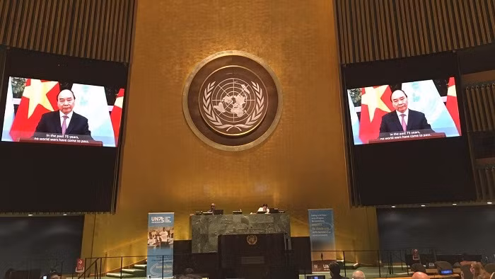 PM Nguyen Xuan Phuc delivering a message to a meeting of the United Nations in New York last September. (Photo: MOFA)