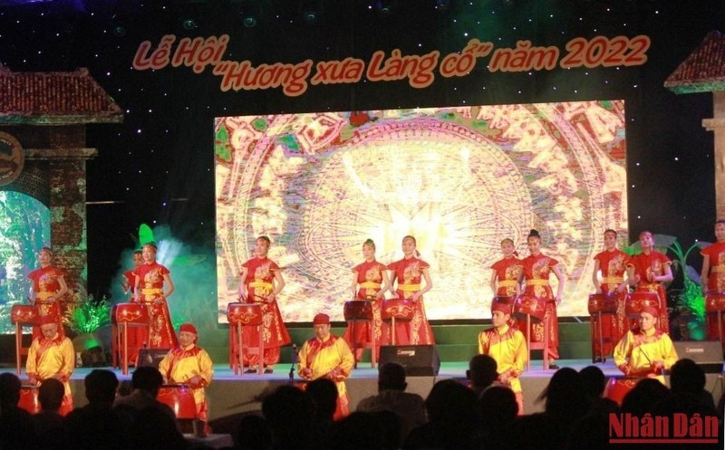 An art performance at the opening ceremony of the festival.