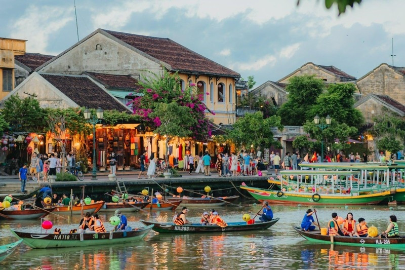 Vietnam's tourism continues to recover positively in the first seven months of 2022. (Photo: DUY HAU)