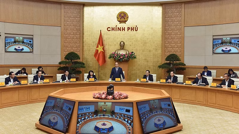 Prime Minister Nguyen Xuan Phuc (standing) speaks at the meeting of the Central Emulation and Rewards Council on March 22, 2021. (Photo: NDO/Tran Hai)